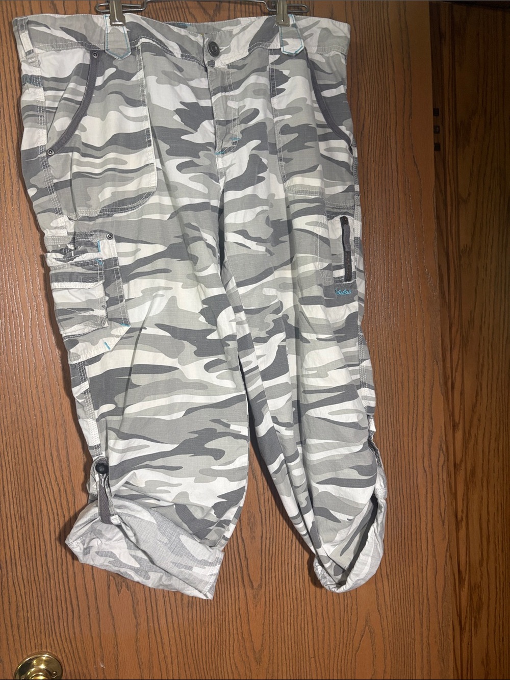 Cabela's Gray & Teal Women's Cargo Capris